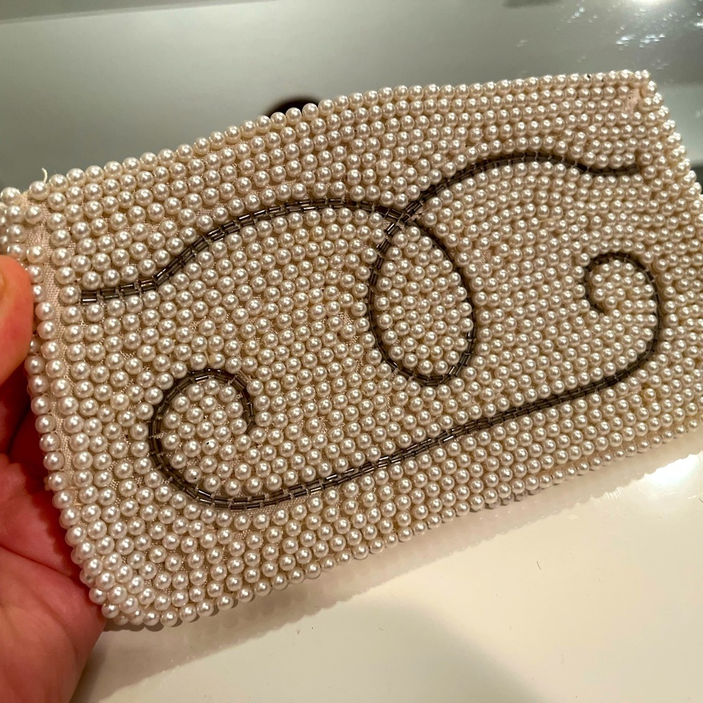 Beautiful Pearl small hand purse